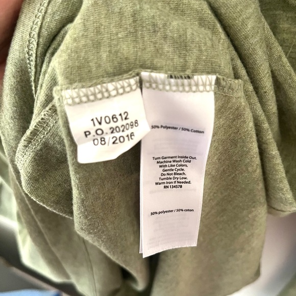 Vineyard Vines long sleeve hoodie pocket T-Shirt - Picture 5 of 6